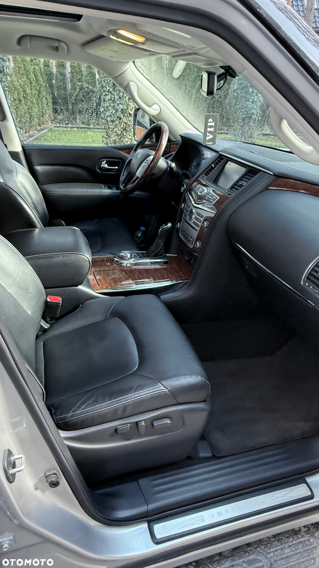 Infiniti QX80 - 21