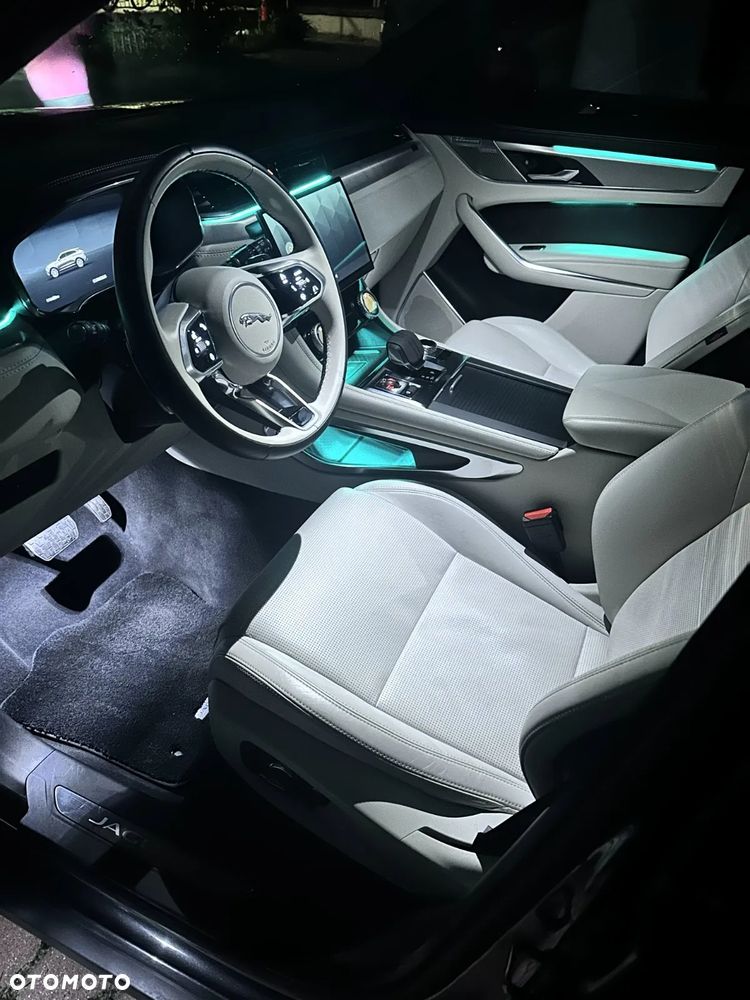 Jaguar F-Pace - 38
