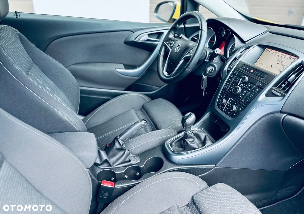 Opel Astra GTC 1.6 Turbo Edition - 17