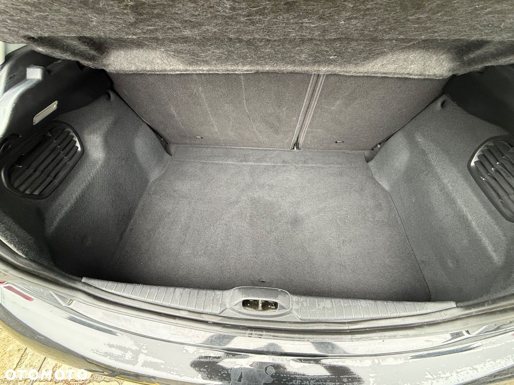 Peugeot 208 - 12