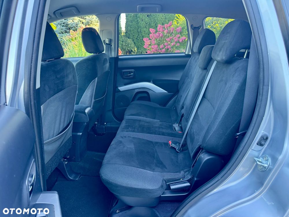 Mitsubishi Outlander 2.4 4WD CVT Instyle - 28