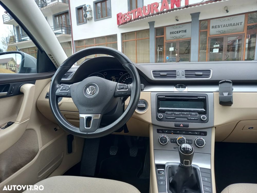 Volkswagen Passat 1.6 TDI DPF BlueMotion Technology Highline - 5