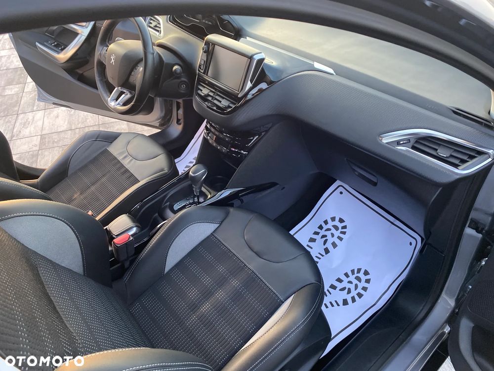 Peugeot 2008 1.2 Pure Tech Allure S&S EAT6 - 33