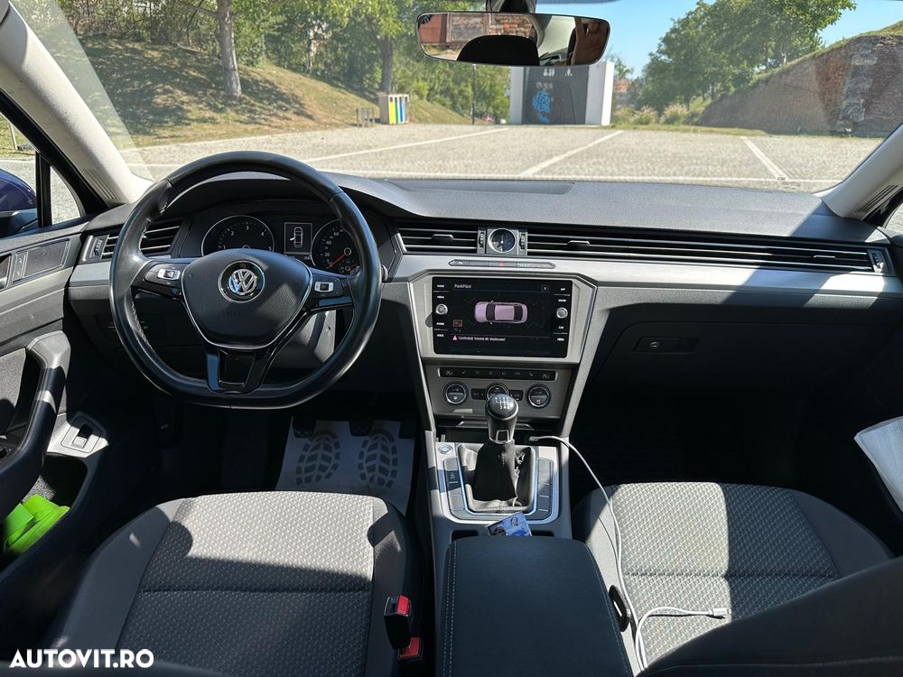 Volkswagen Passat - 11
