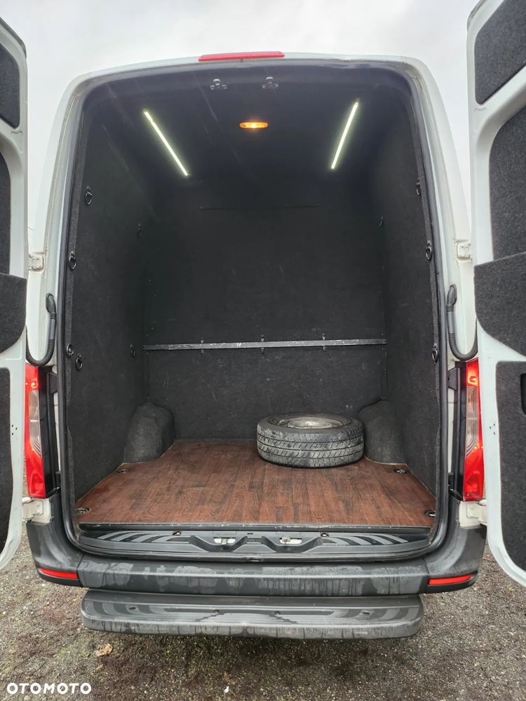 Mercedes-Benz Sprinter - 10