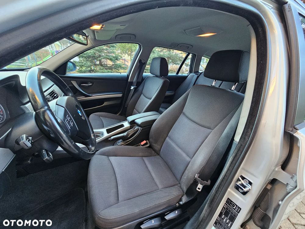 BMW Seria 3 318i - 18