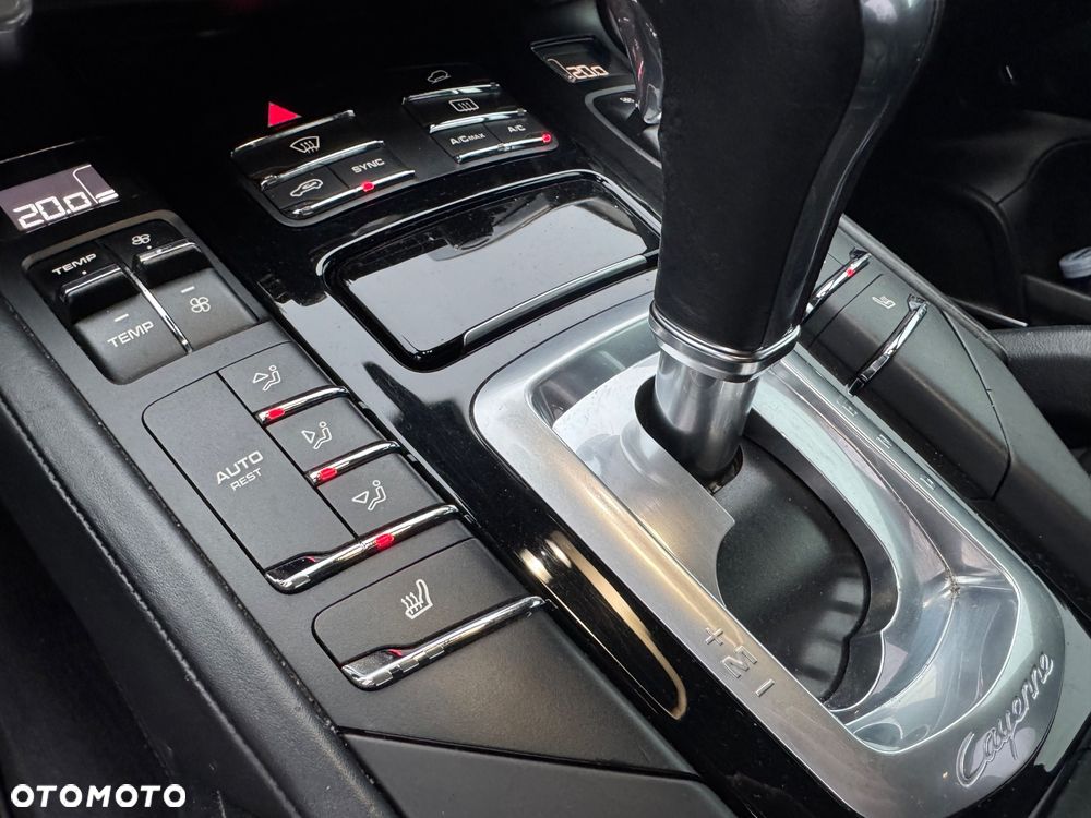 Porsche Cayenne - 22