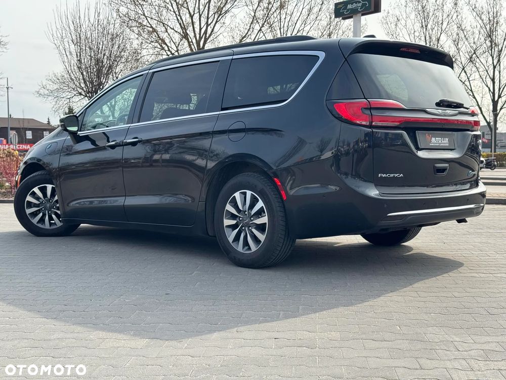 Chrysler Pacifica - 3