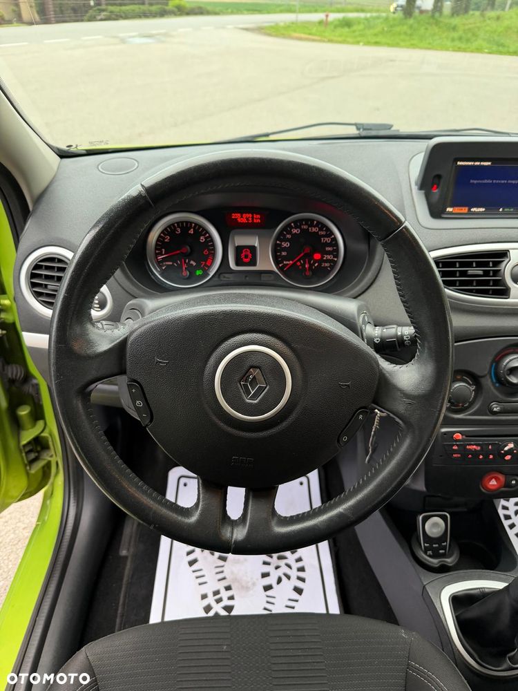 Renault Clio - 22