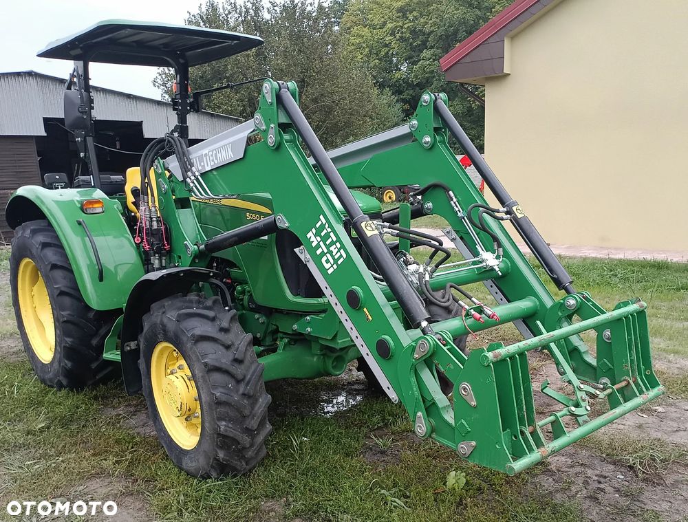 John Deere 5050E - 6