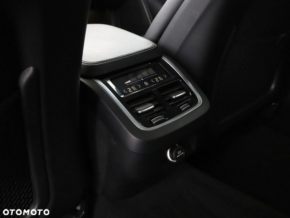 Volvo V90 Cross Country D4 AWD - 37