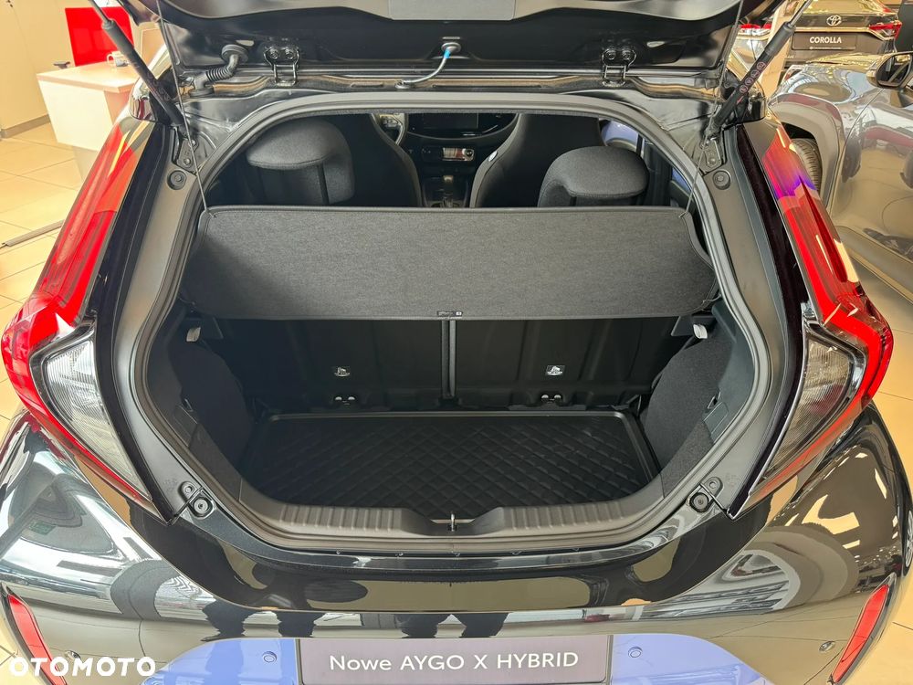 Toyota Aygo X Hybrid 1.5 Style e-CVT - 12
