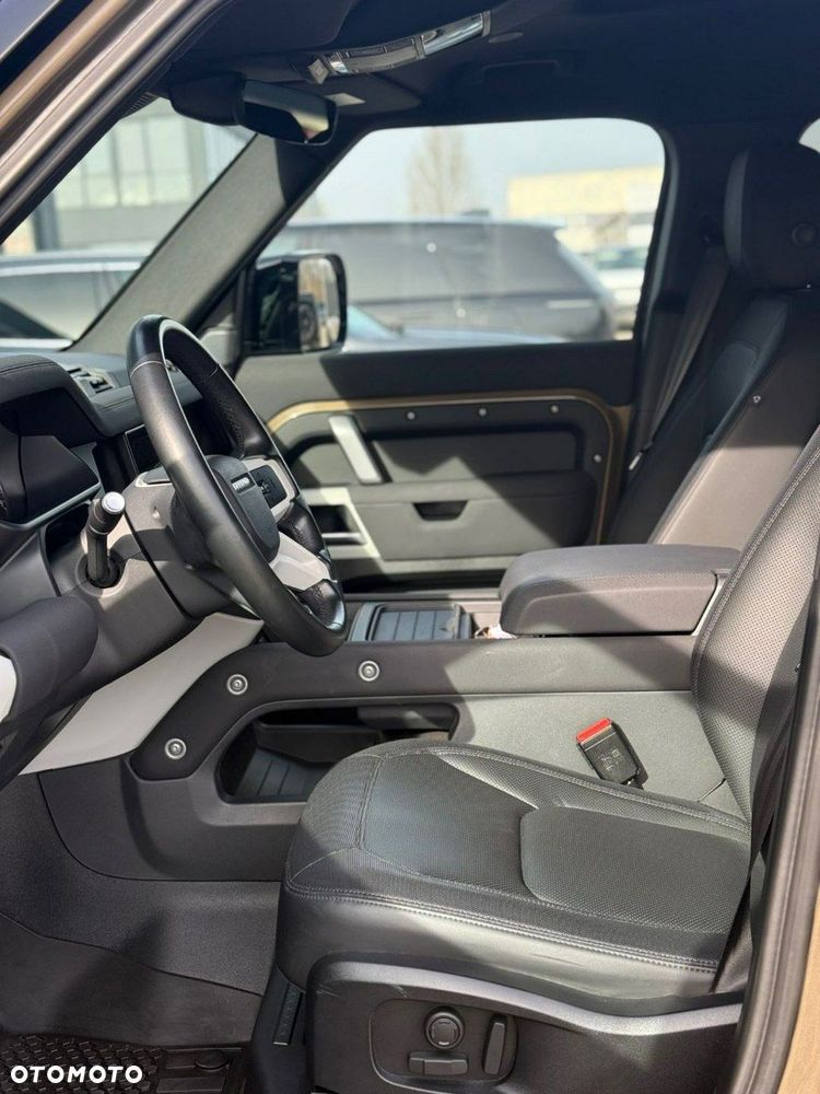Land Rover Defender - 14