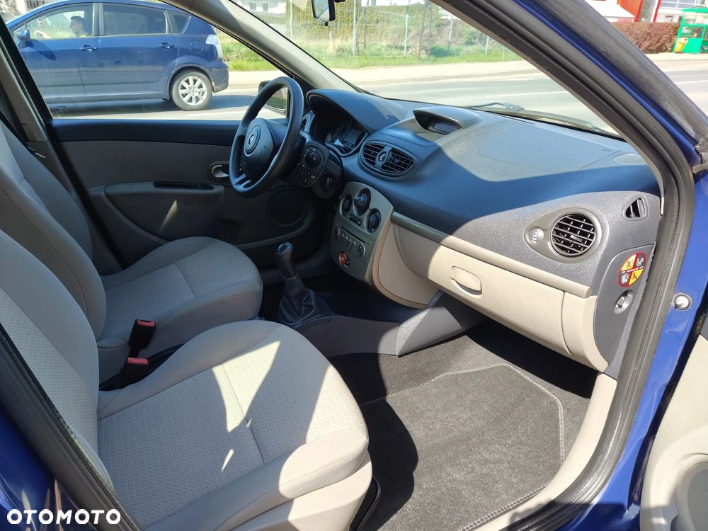 Renault Clio - 11