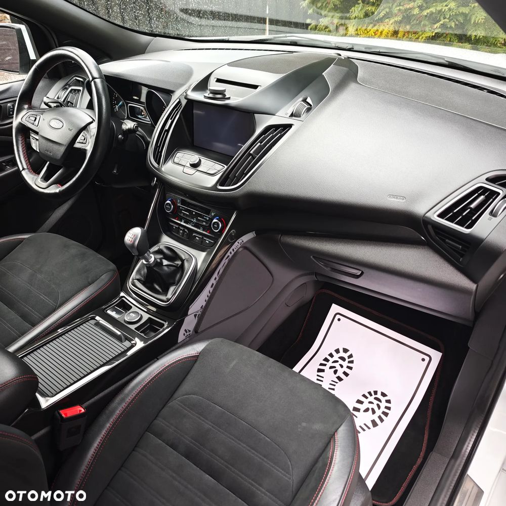 Ford Kuga 1.5 EcoBoost 2x4 ST-Line - 16