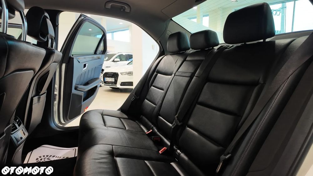 Mercedes-Benz Klasa E 350 CDI DPF BlueEFFICIENCY 7G-TRONIC Avantgarde - 31