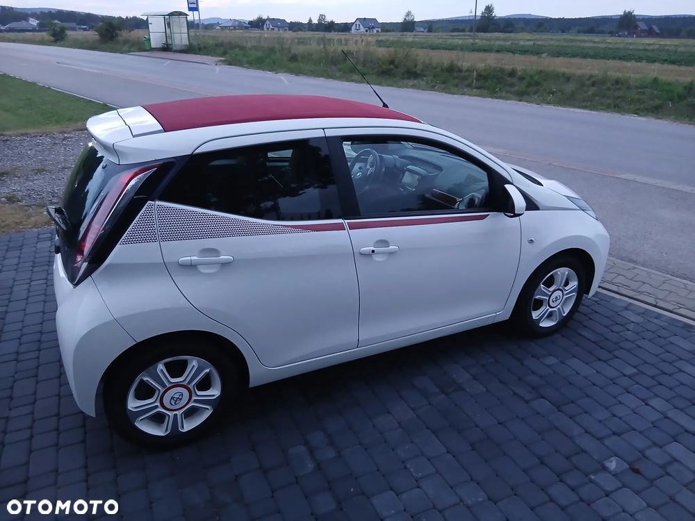 Toyota Aygo x-clusiv - 11