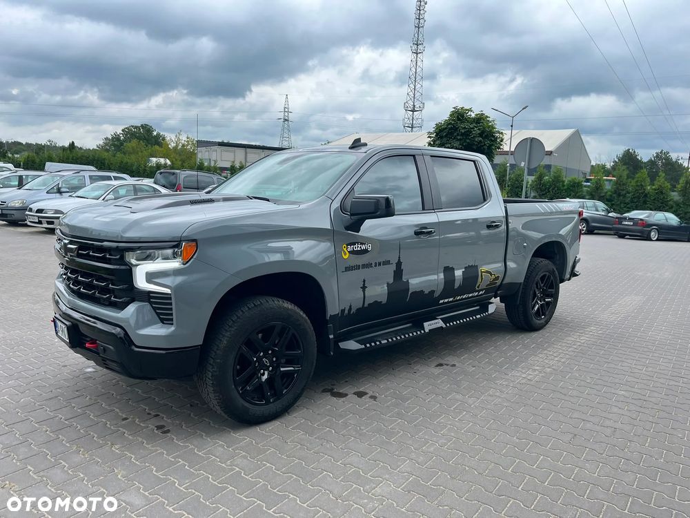 Chevrolet Silverado - 1