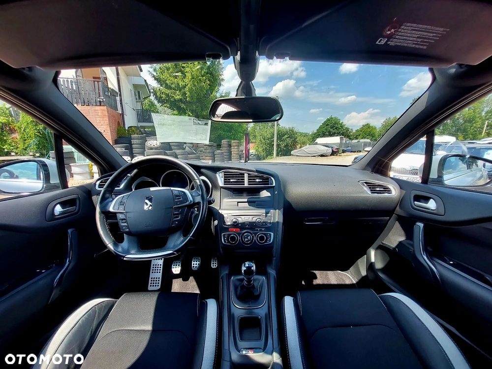 Citroën DS4 e-HDi 115 Urban Show - 22