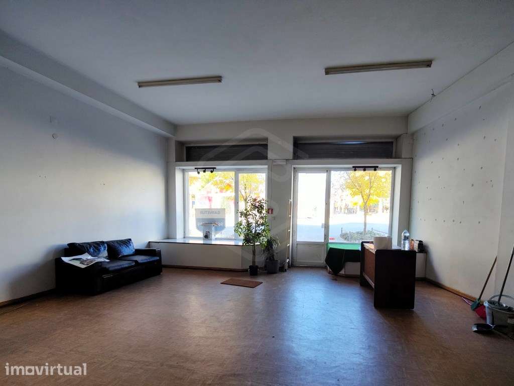 Espaço Comercial na praça Luís Ribeiro em S. João da Madeira - Grande imagem: 5/5