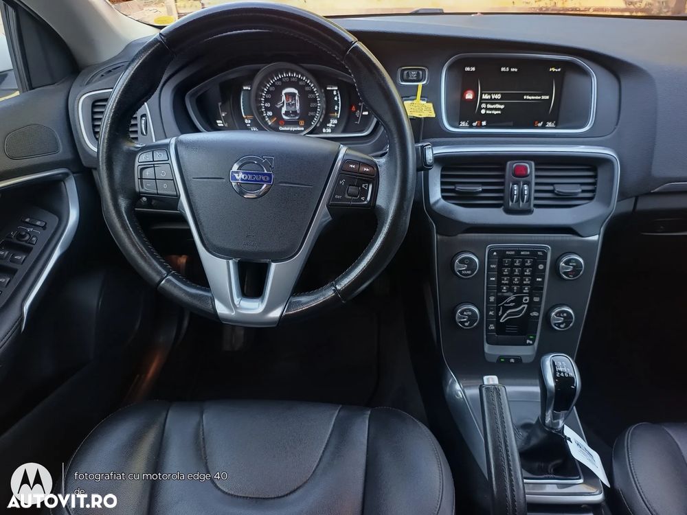 Volvo V40 T3 Momentum - 9