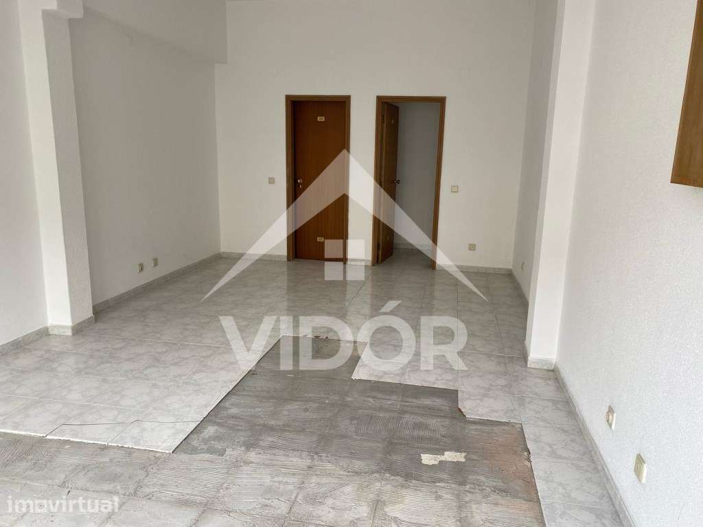 Loja no Novo Mercado Municipal da Baixa da Banheira - CO - Grande imagem: 2/6