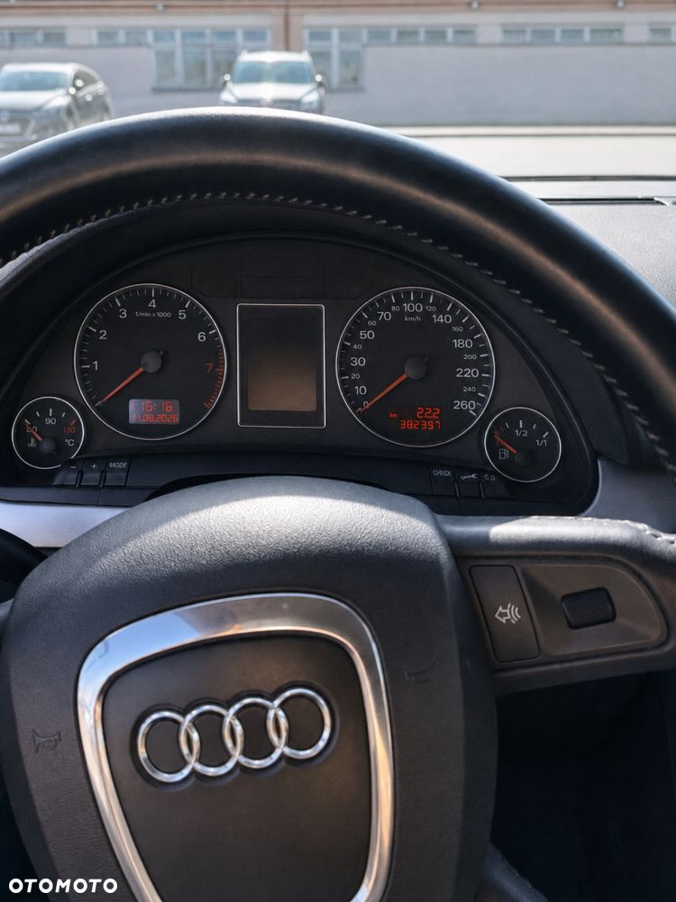Audi A4 Limousine - 7