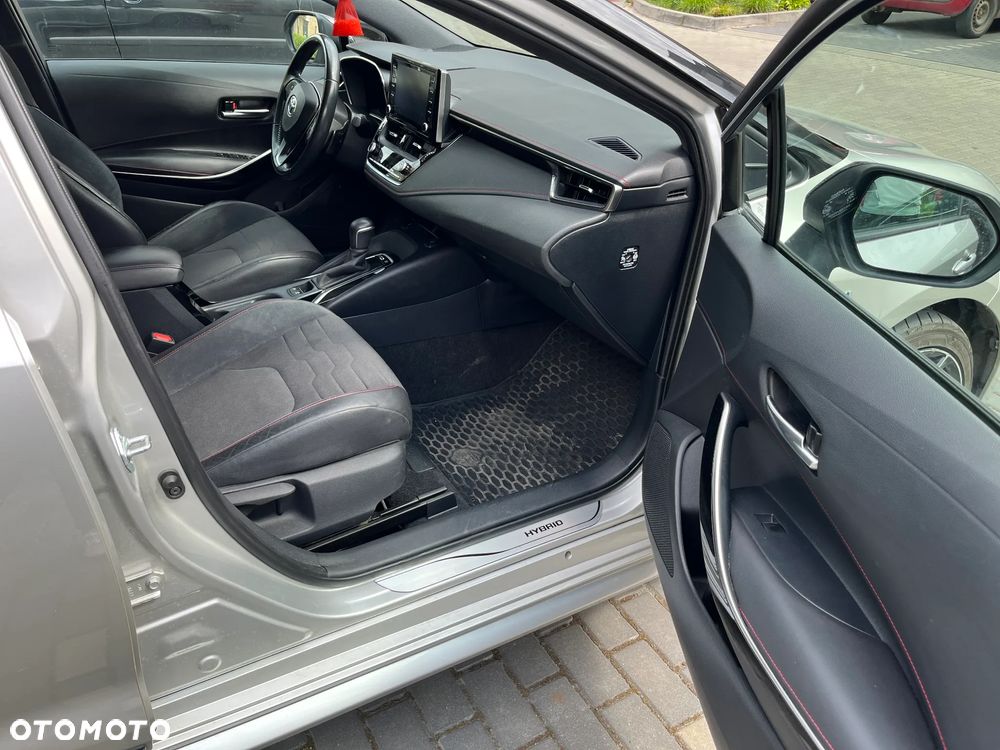 Toyota Corolla 2.0 Hybrid Executive - 11