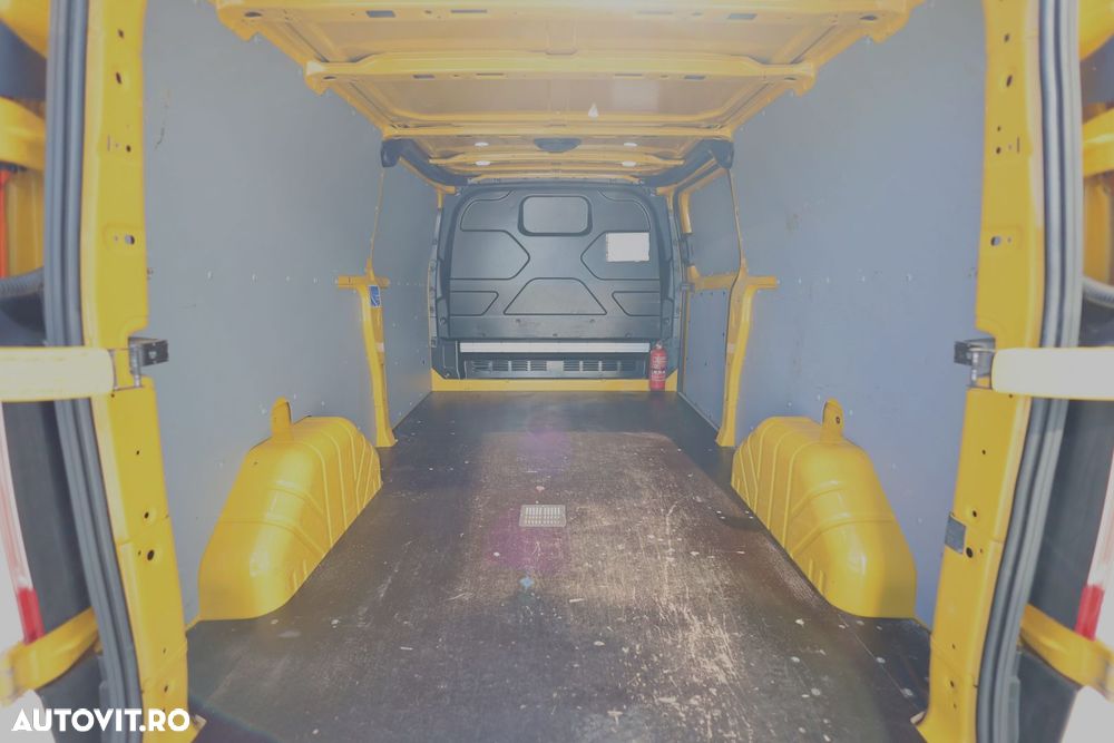 Ford Custom L2H1 - 13