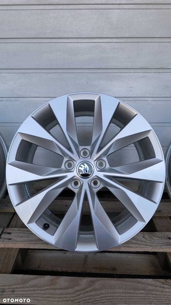 Felgi aluminiowe Skoda Superb IV III Scout Vw 18" 5x112 Et44(OL675F) - 5