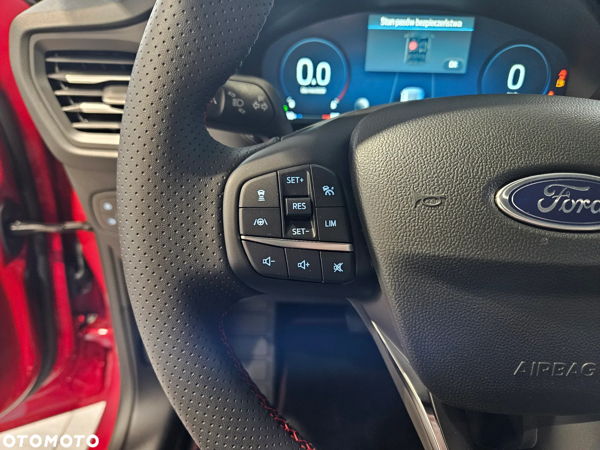 Ford Focus 1.0 EcoBoost mHEV ST-Line X - 24