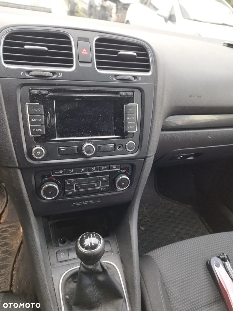 Volkswagen Golf 1.6 TDI DPF BlueMotion Technology Style - 11