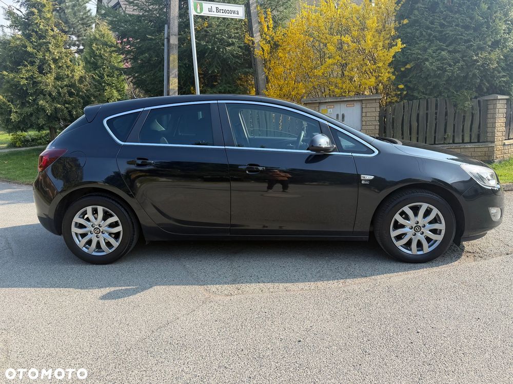 Opel Astra 1.4 Turbo 150 Jahre - 8