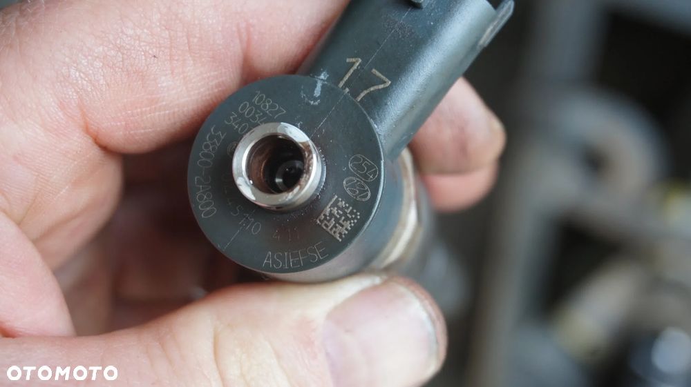 Hyundai IX35 i30 Kia Carens Sportage III 1.7 CRDI wtryskiwacz 0445110411 33800-2A800 - 5