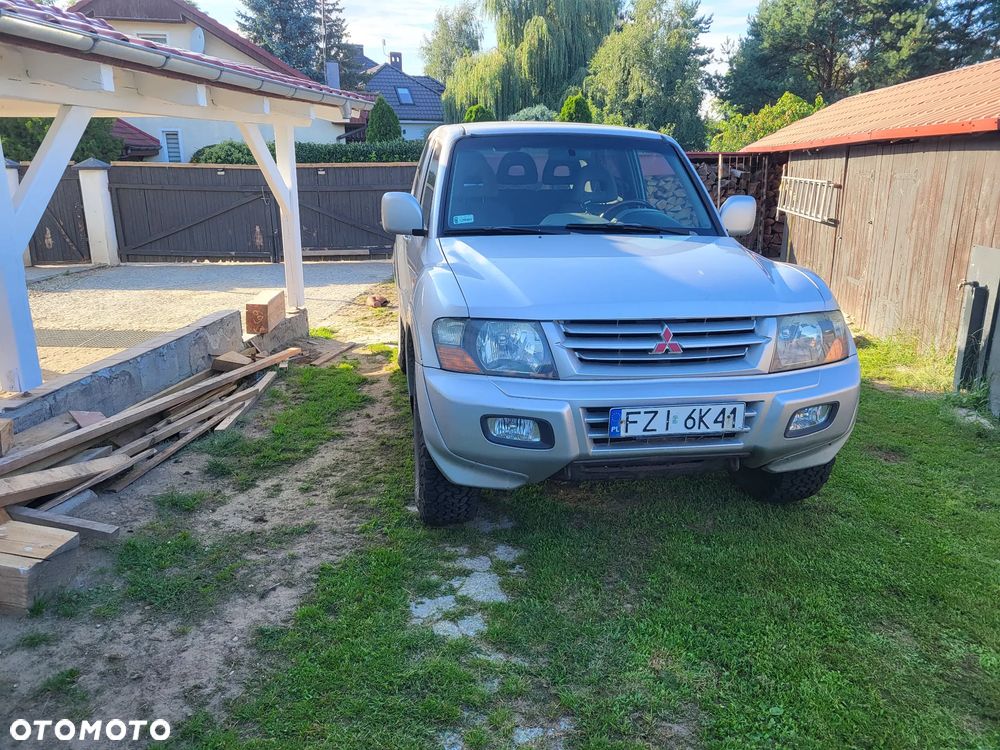 Mitsubishi Pajero - 2