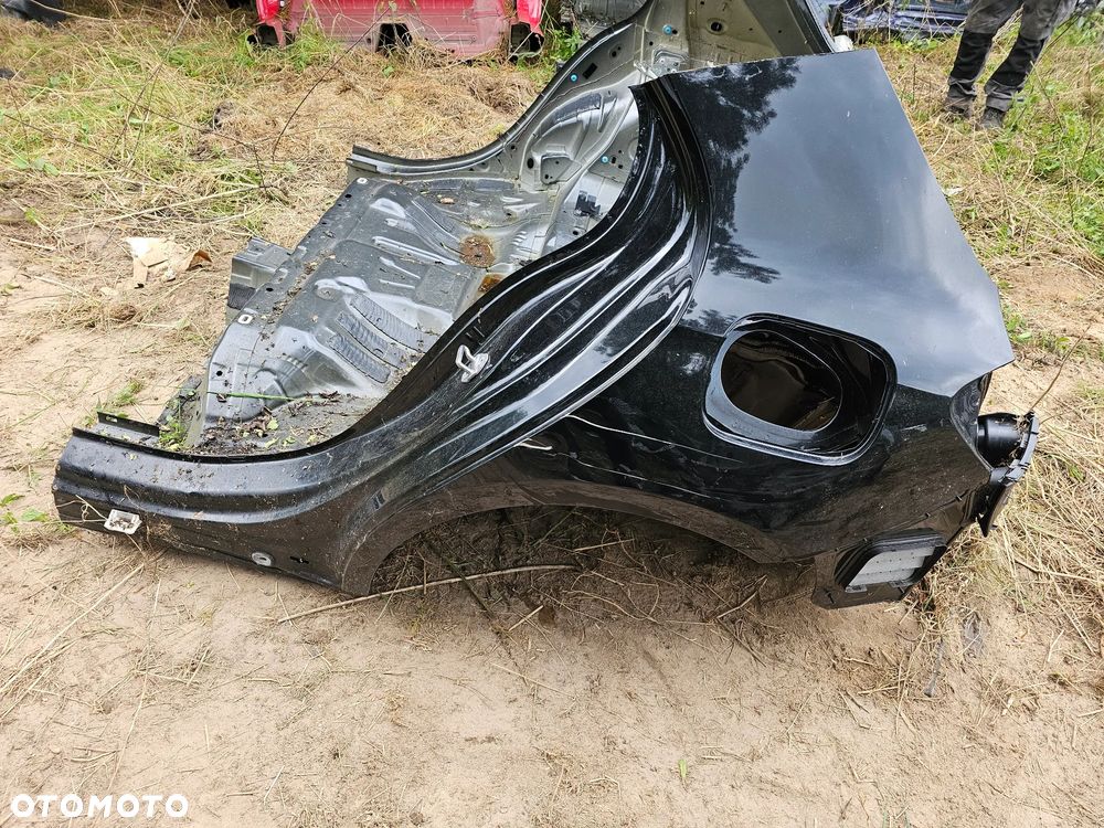 BŁOTNIK LEWY TYŁ MERCEDES W177