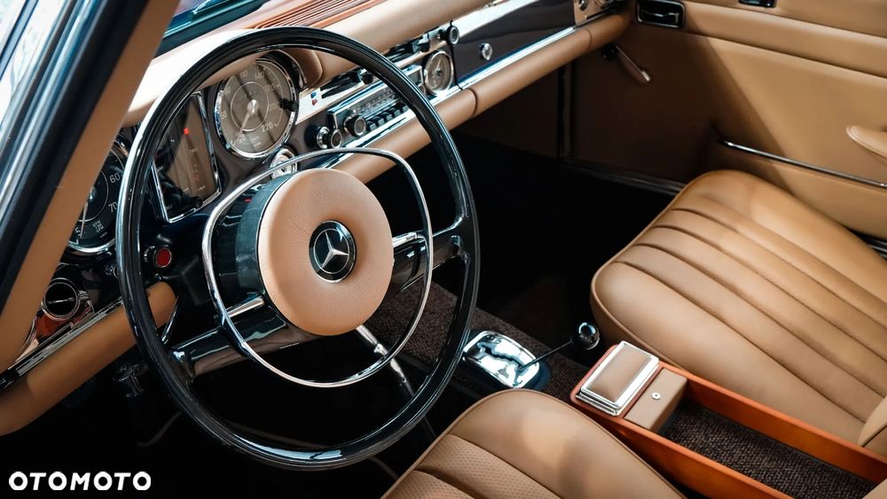 Mercedes-Benz 280 - 25