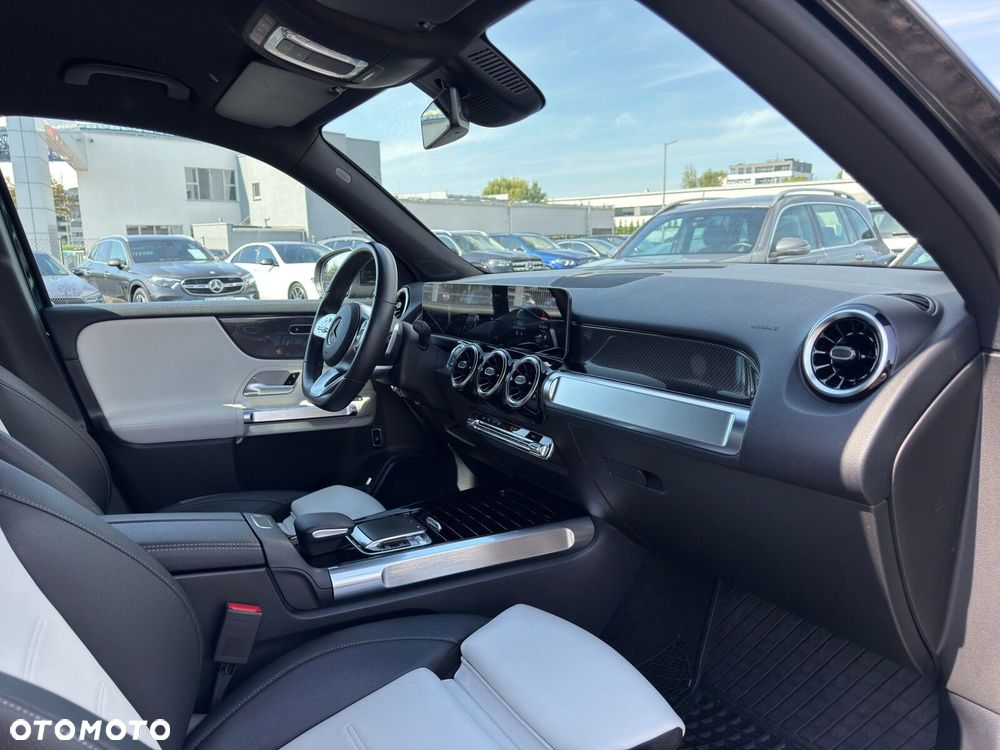 Mercedes-Benz GLB 200 d AMG Line 8G-DCT - 17