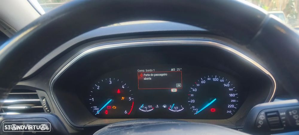 Ford Focus 1.5 TDCi EcoBlue Active - 8