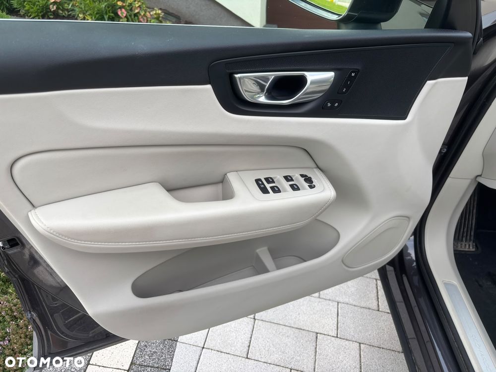Volvo XC 60 T8 Plug-In Hybrid AWD Plus Bright - 11