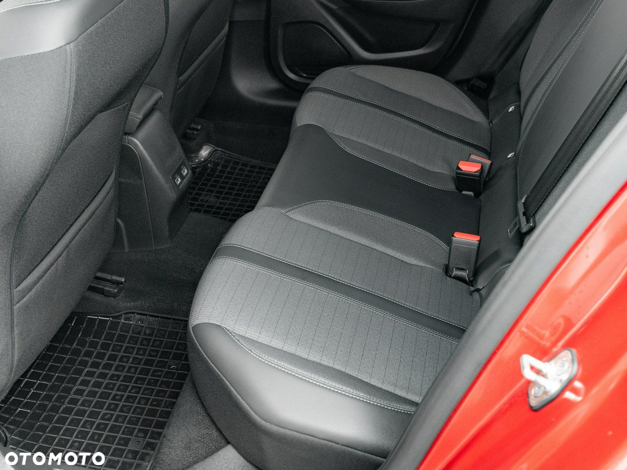 Peugeot 208 1.2 PureTech Allure S&S EAT8 - 26