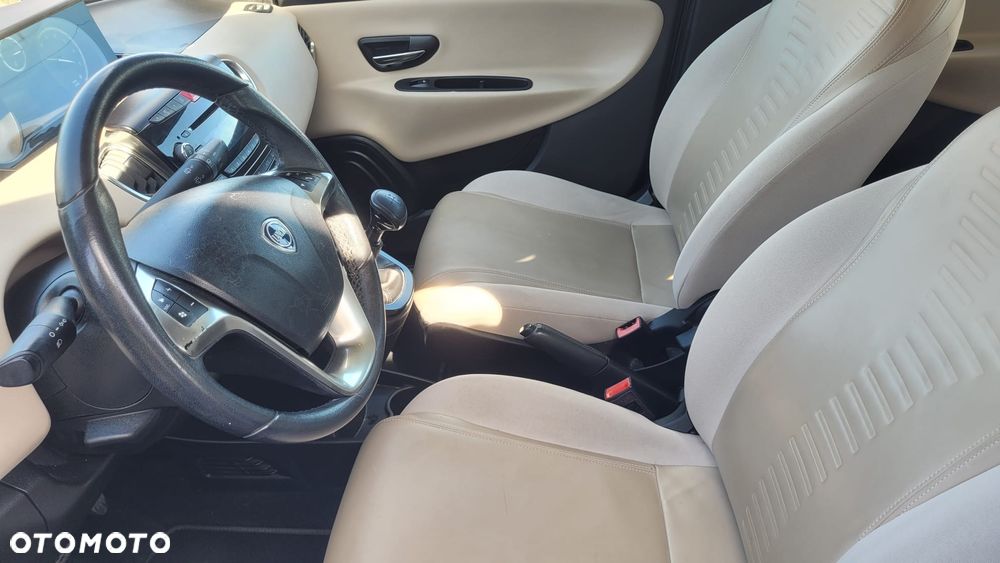 Lancia Ypsilon Y 0.9 TwinAir Turbo 8V Automatik Platinum - 11