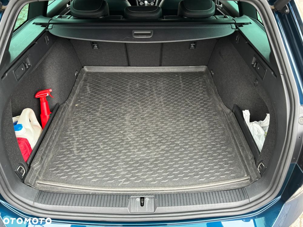 Volkswagen Passat 2.0 TSI Elegance DSG - 24