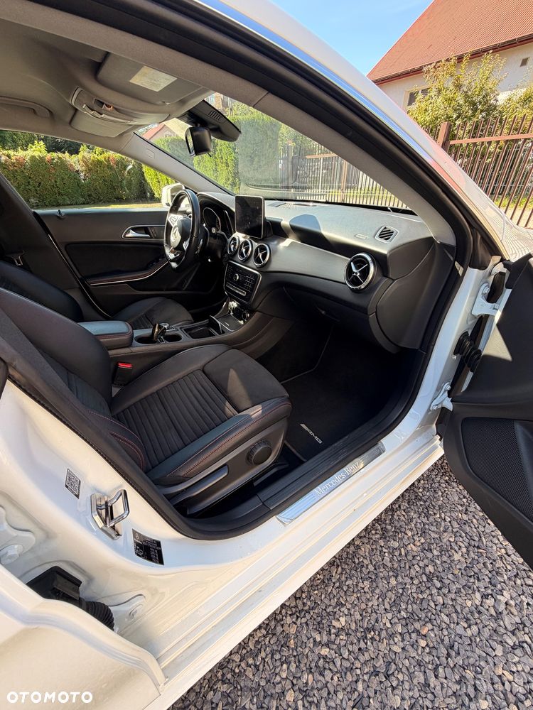 Mercedes-Benz CLA 200 7G-DCT AMG Line - 14