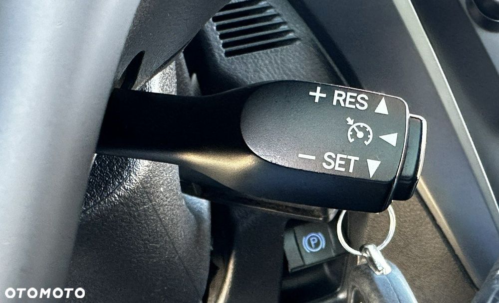 Toyota Avensis 1.8 Premium - 24