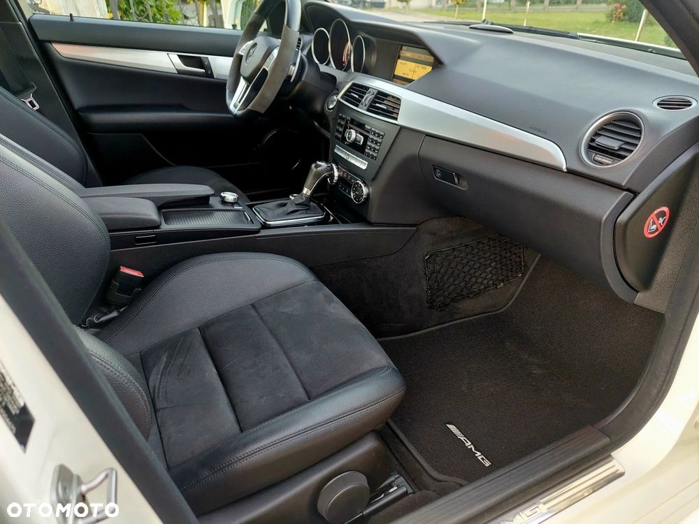 Mercedes-Benz Klasa C 63 AMG AMG SPEEDSHIFT MCT AMG Performance Package - 10