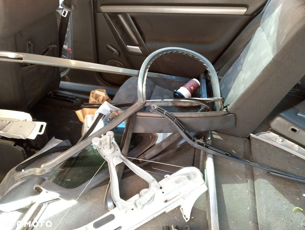 Opel Vectra C FL (05-08r.) 1.8B 140KM. Silnik Z18XER Skrzynia M26  F35 lakier 4AU(Z163) . Cały na części. GWARANCJA !!! Przód Tył Zestaw Komplet Drzwi Klapa Zderzak Błotnik Maska Grill Atrapa Szyba Pas Lampa Lusterko Boczki Fotel Kanapa Kokpit Deska Rozdzielcza Przełącznik Włącznik Sterownik Przewody Wiązka Instalacja Moduł Komputer Czujnik Listwa Pompa Alternator Wtryski Głowica Rozrusznik Kompresor Sprzęgło Dwumas Silnik Skrzynia ABS Klimatyzacji Paliwa Wspomagania Kolektor Turbina Przepustnica Zawór Chłodnica Koło Hak Belka Sanki Zawieszenie Mcpherson Półoś Amortyzator Wydech Tłumik Zacisk Most - 8