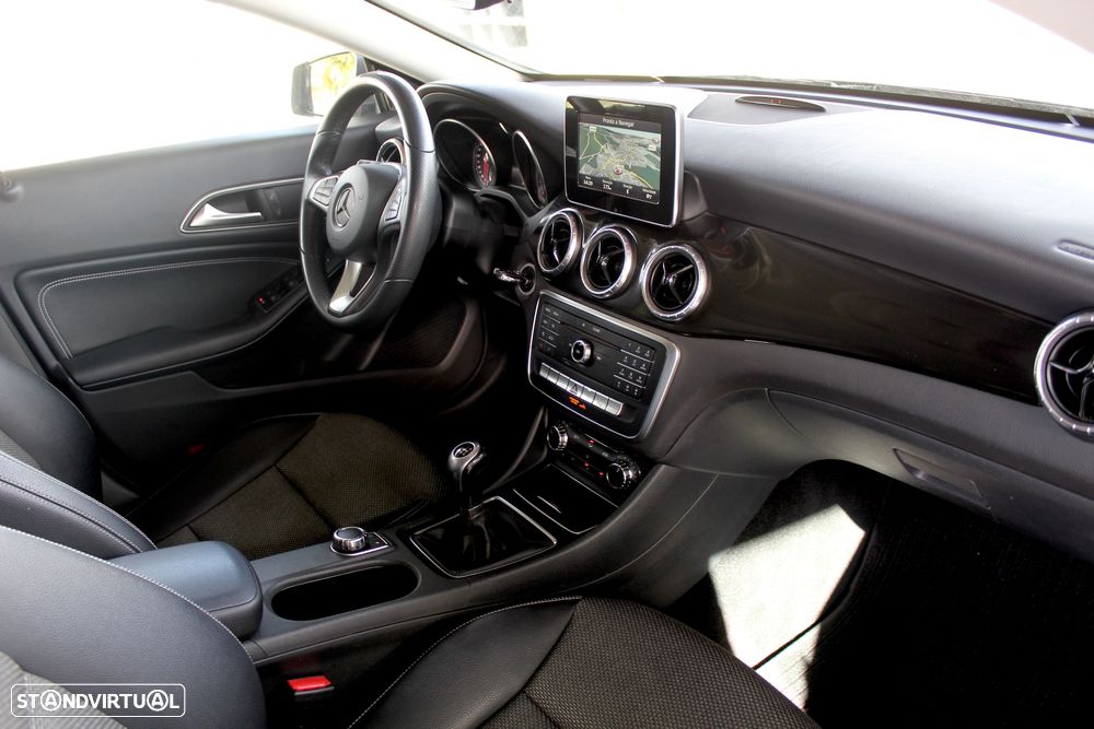 Mercedes-Benz CLA 180 d BlueEFFICIENCY Edition - 24