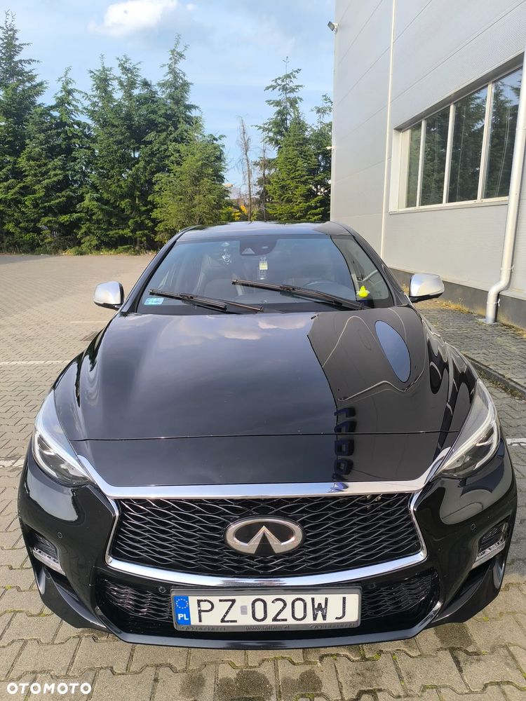 Infiniti Q30 1.5d Sport City Black - 3