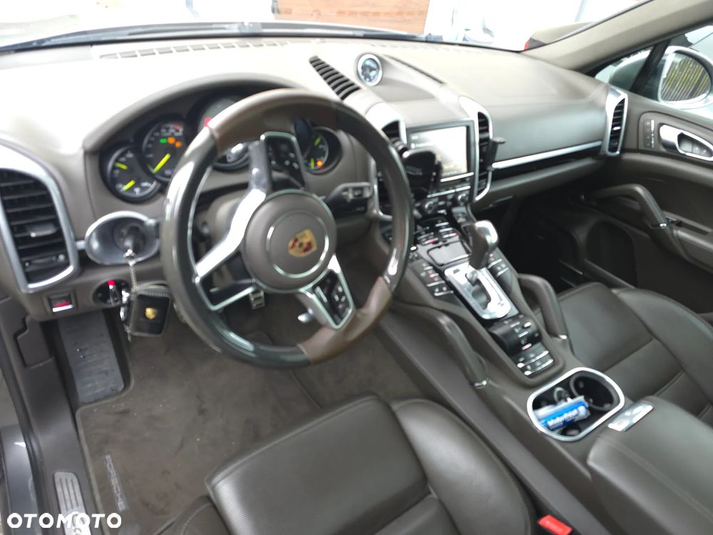 Porsche Cayenne Standard - 10